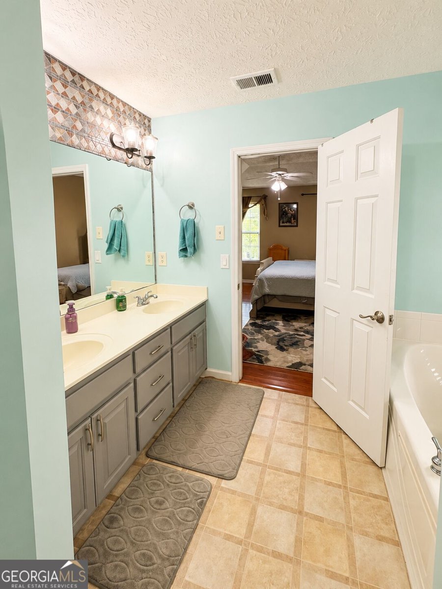 1214 Bramlett Oak Court Lawrenceville - Photo 10