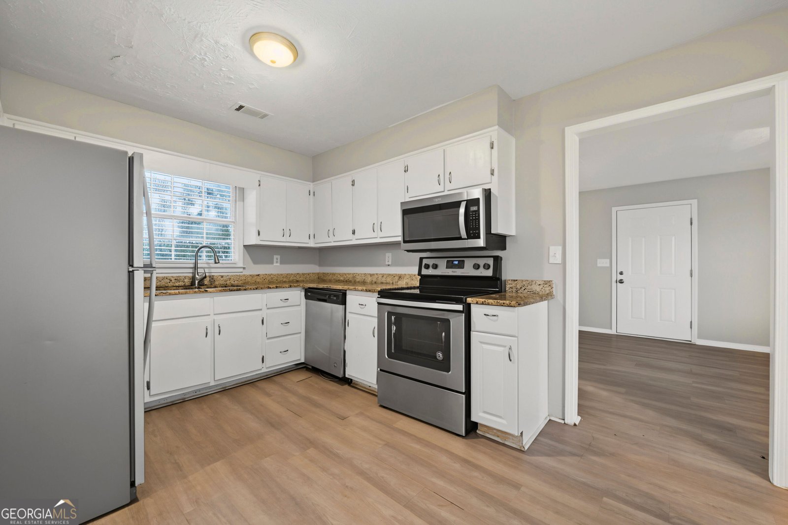212 Sarann Court Lilburn - Photo 7