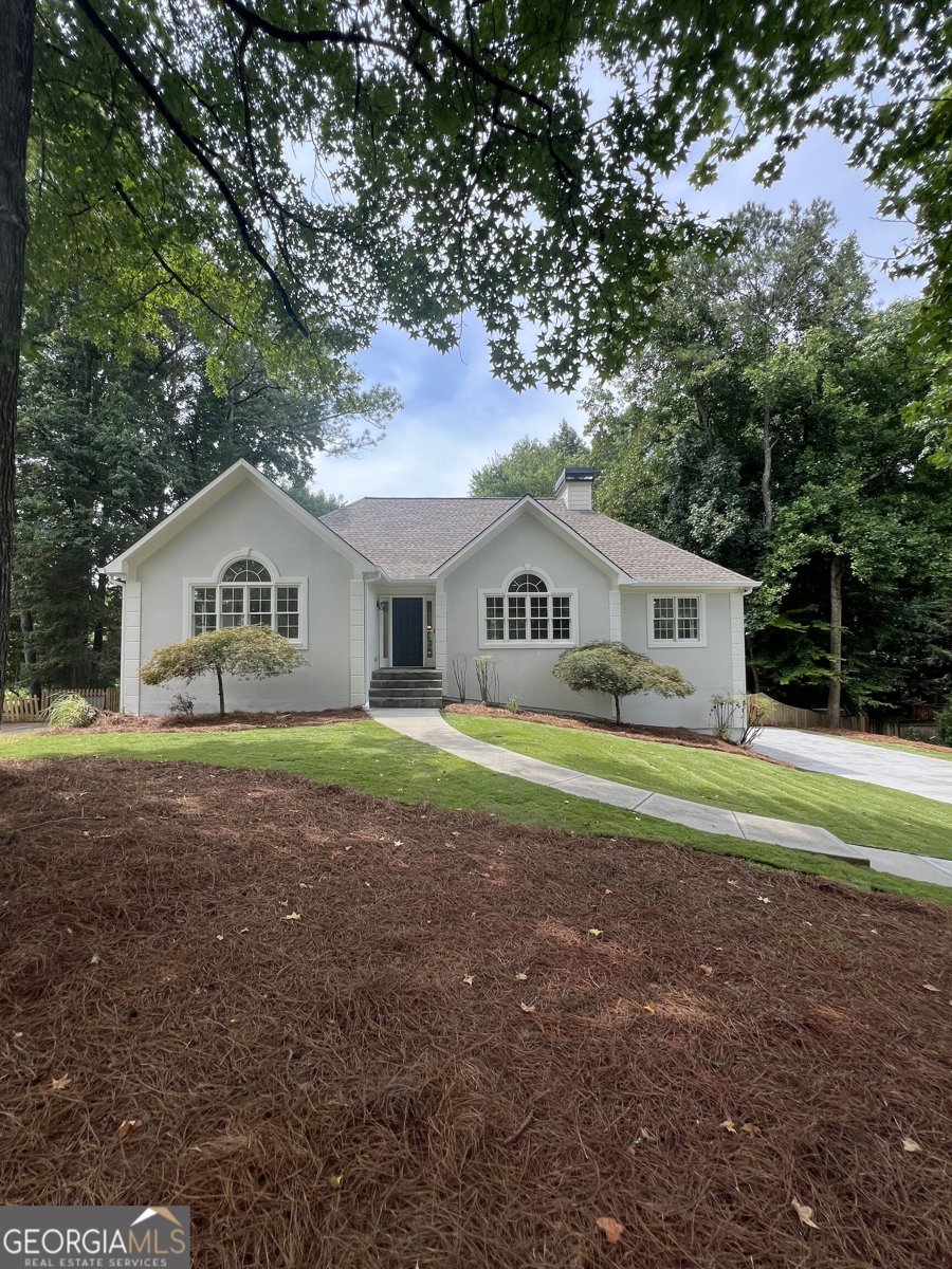 8040 Wynfield Drive Cumming - main photo