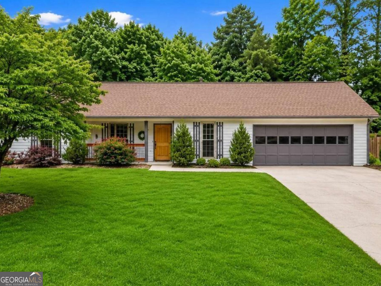 330 Monivea Lane Roswell - main photo