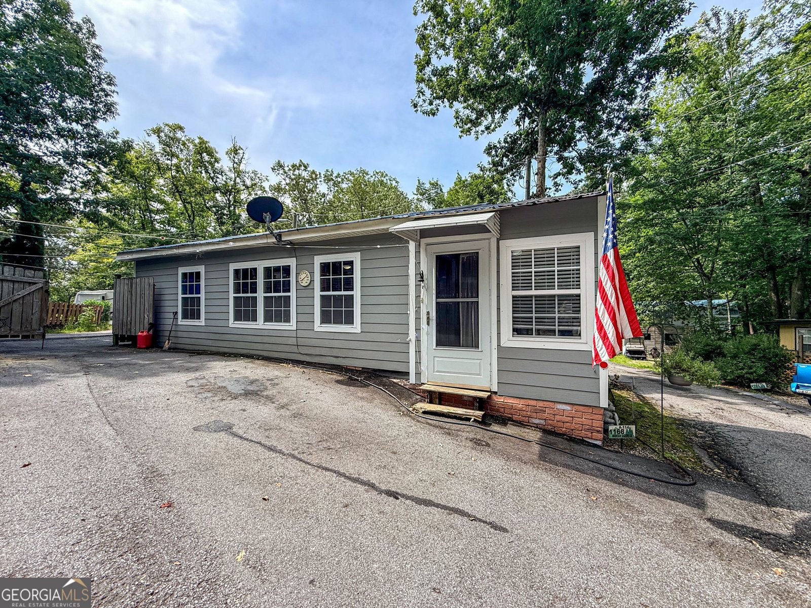 1168 Mountain Shadows Drive Cleveland - main photo