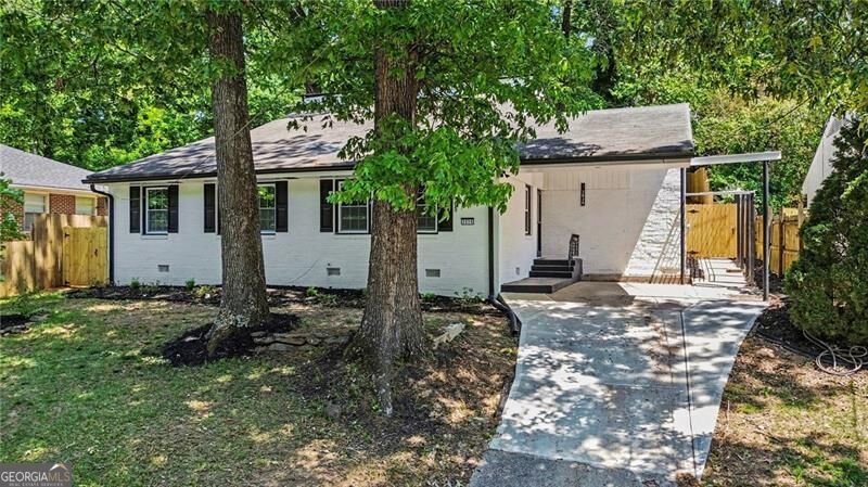 2828 Cloverhurst Drive East Point - main photo