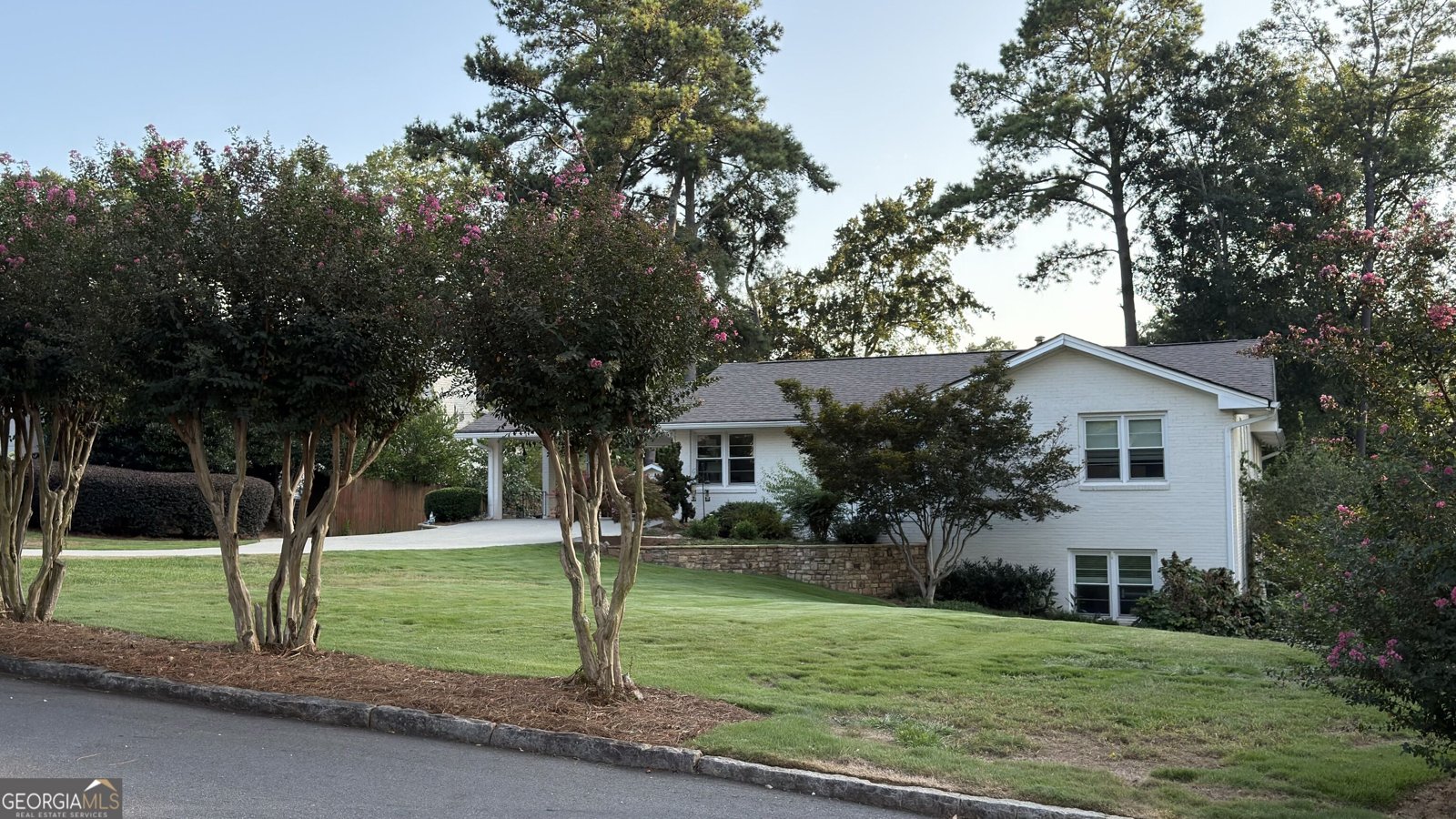 6350 Hampton Drive Sandy Springs - main photo