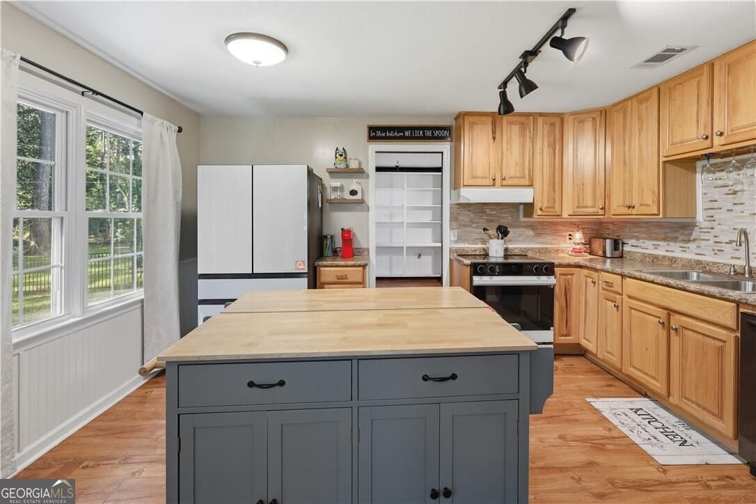 205 4Th Street Springfield - Photo 9