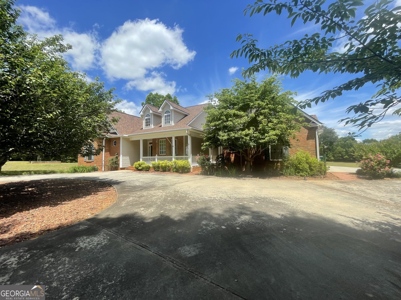 1545 Sam Bell Road Clarkesville - main photo