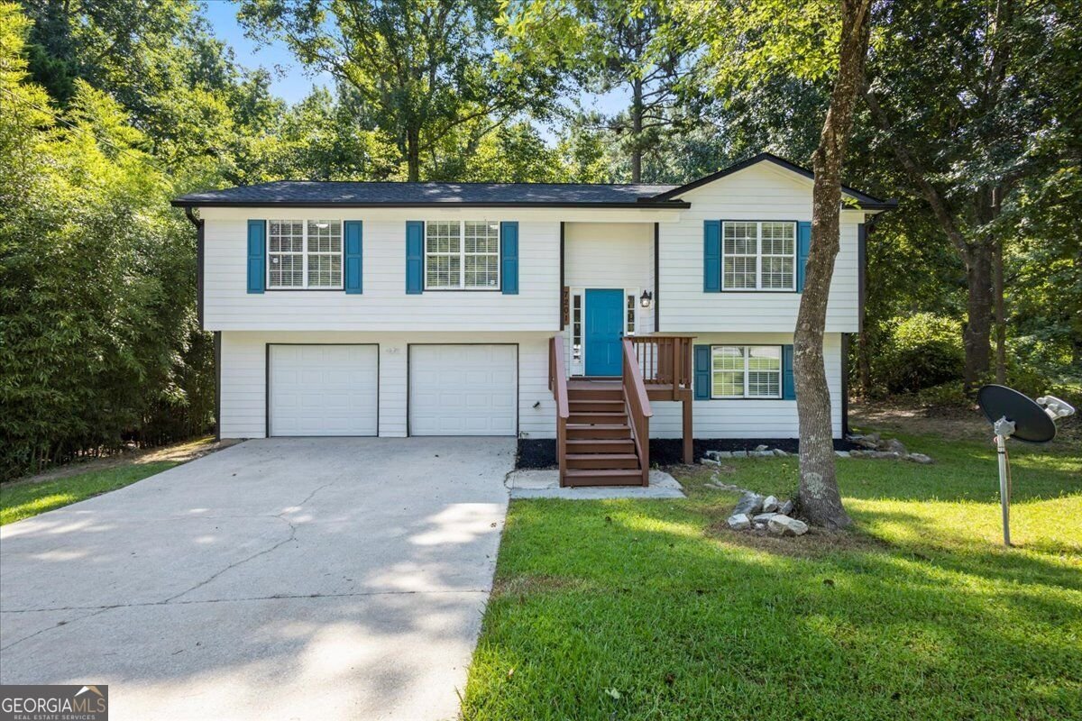7201 Woodcreek Way Douglasville - main photo