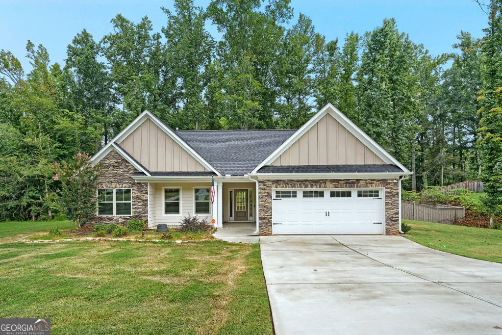 415 Smallwood Lane Douglasville - main photo