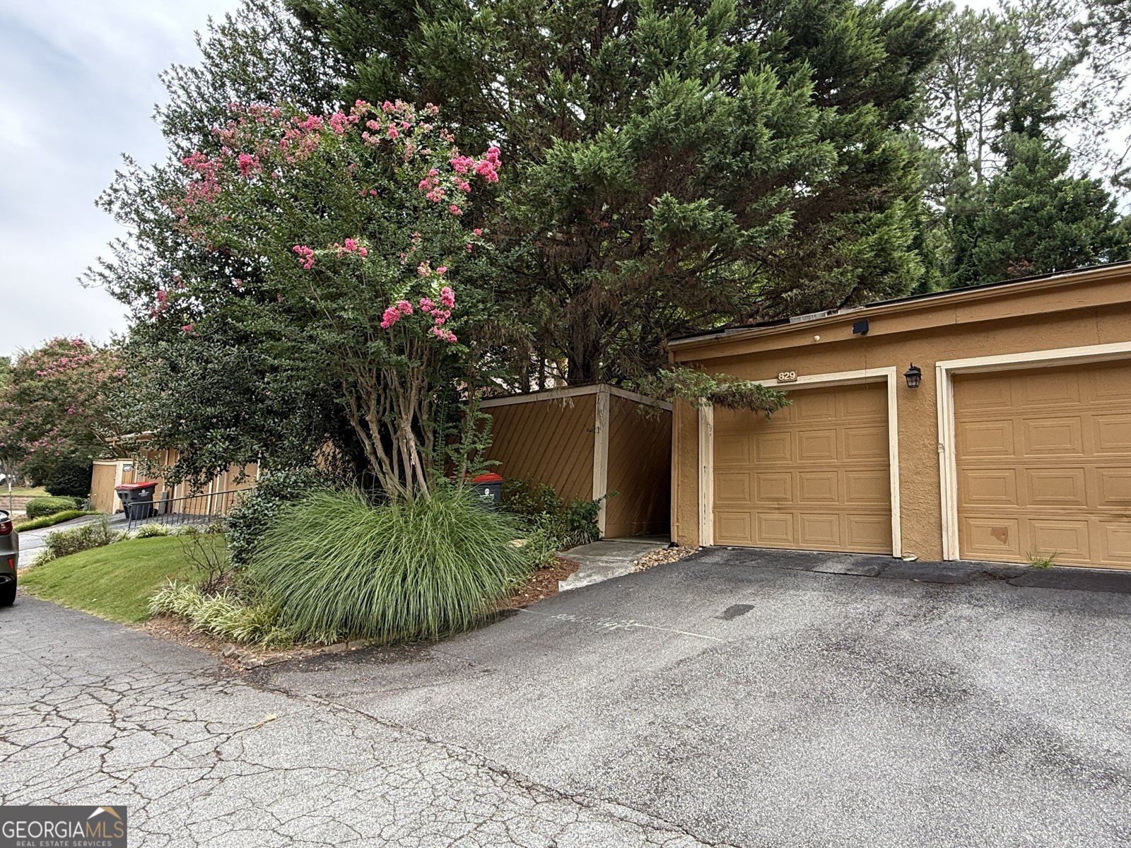 829 Lake Hollow Boulevard Marietta - main photo