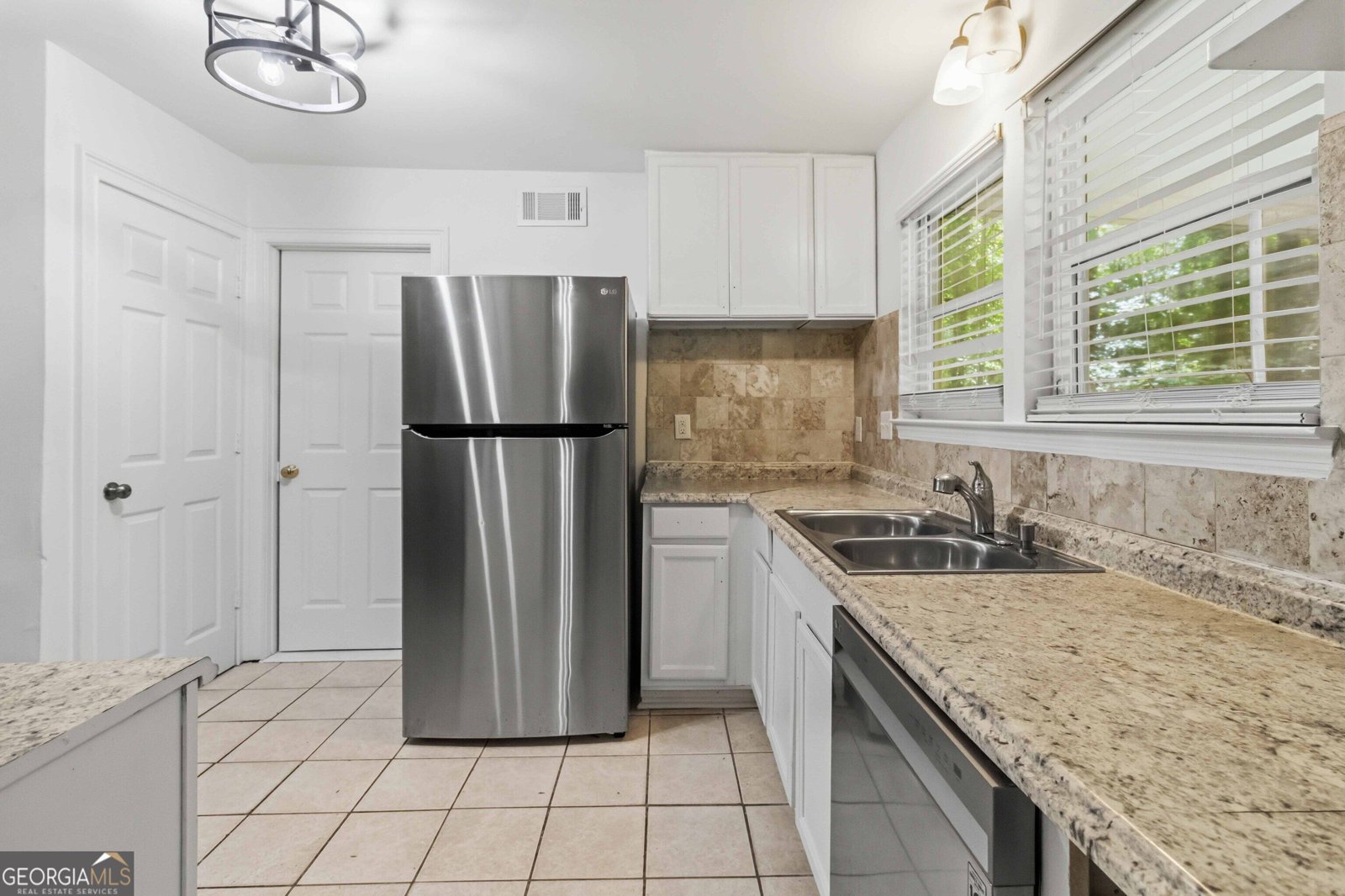 5451 Hedgeflower Court Stone Mountain - Photo 10