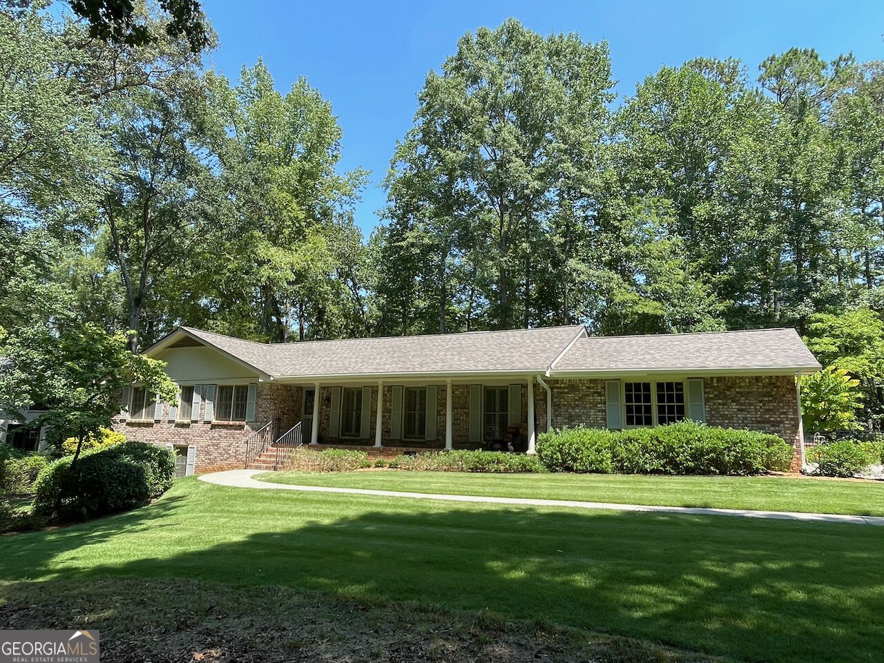 203 Aberdeen Drive Peachtree City - main photo