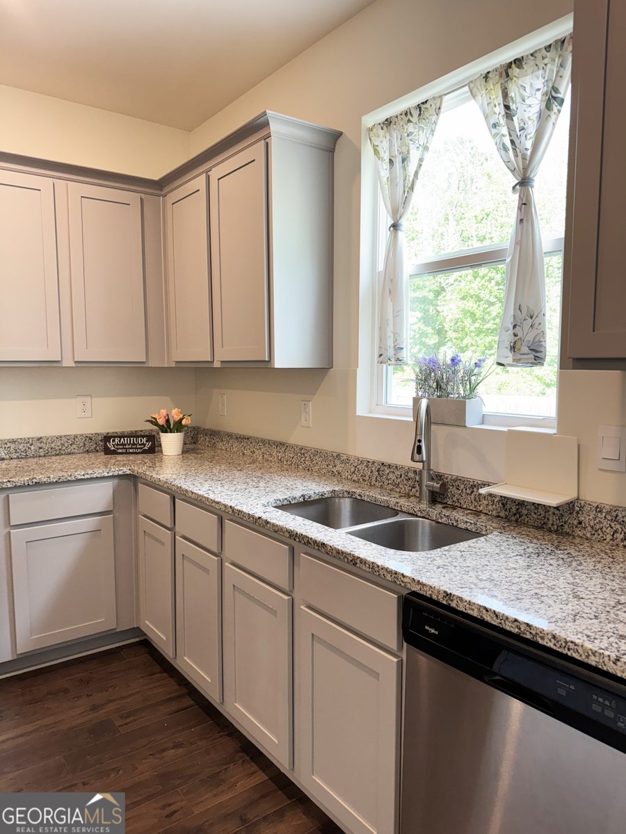 692 Whitman Lane Stockbridge - Photo 10