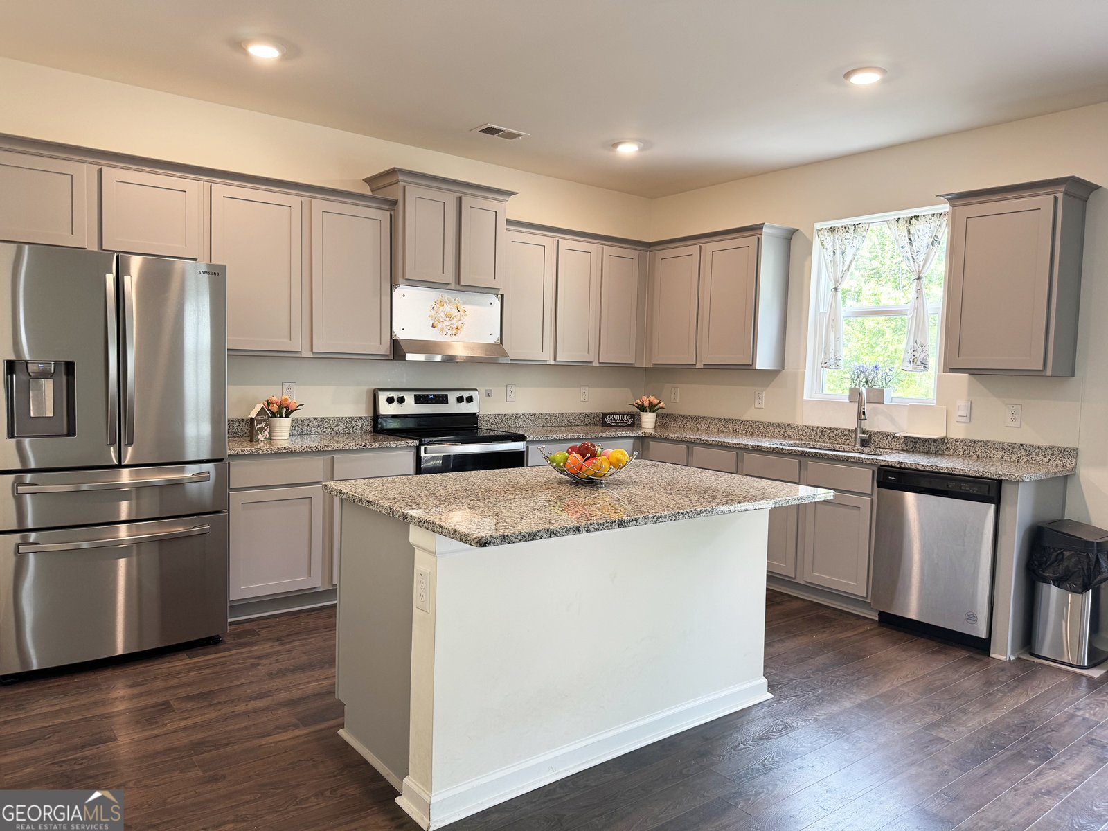 692 Whitman Lane Stockbridge - Photo 8