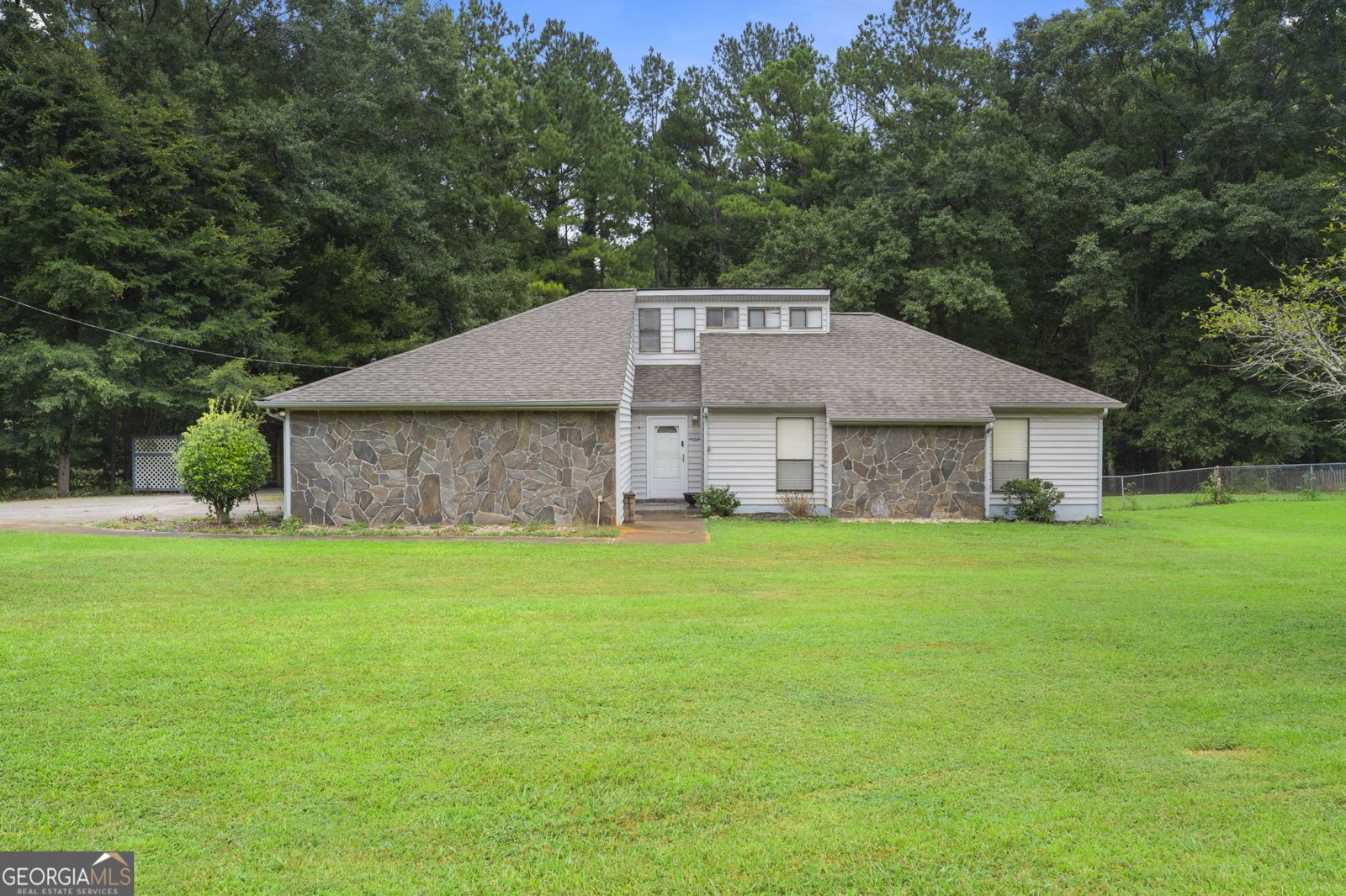 120 Selena Court Fayetteville - main photo