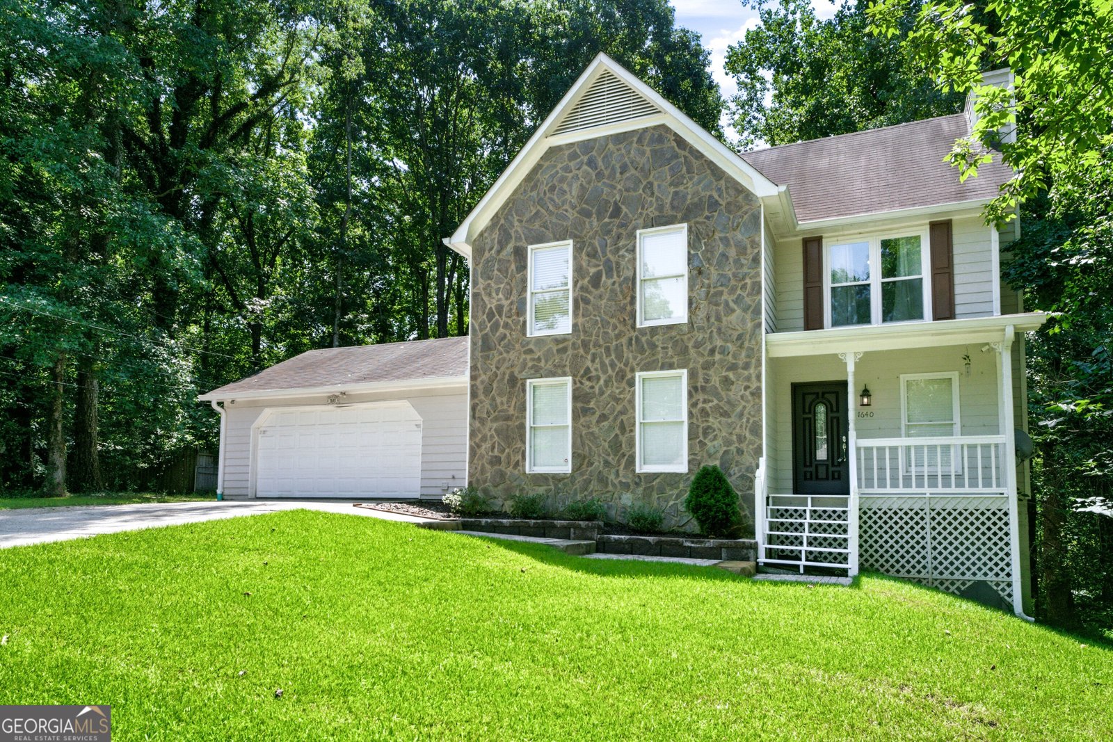 1640 Riverview Court Auburn - main photo