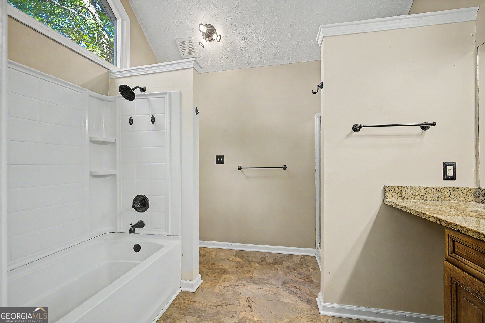 204 Spring Circle Stockbridge - Photo 13