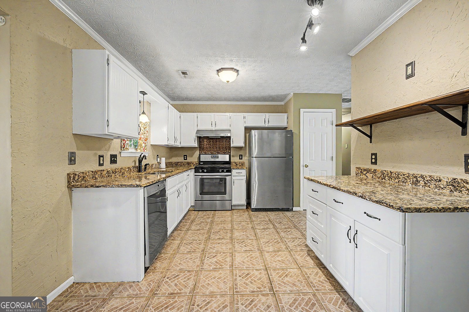204 Spring Circle Stockbridge - Photo 6