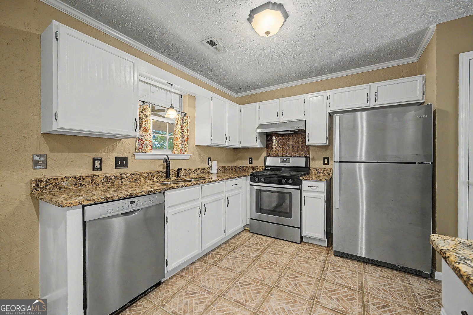 204 Spring Circle Stockbridge - Photo 9