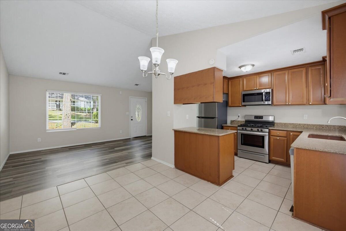 429 Sherwood Circle Stone Mountain - Photo 9