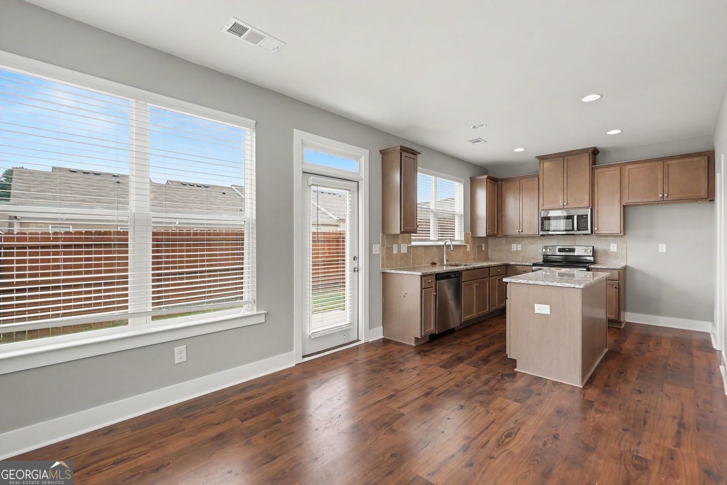 7666 Squire Court Fairburn - Photo 10