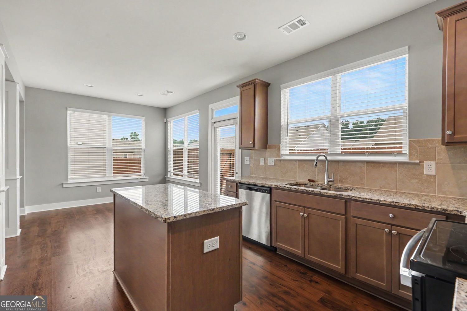 7666 Squire Court Fairburn - Photo 9