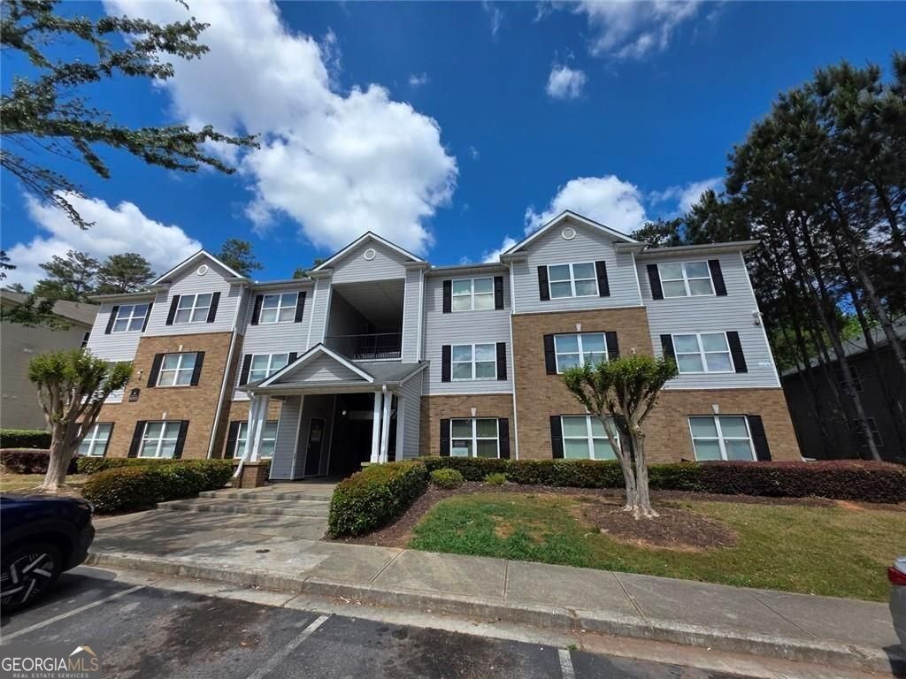 6102 Fairington Ridge Circle Lithonia - main photo