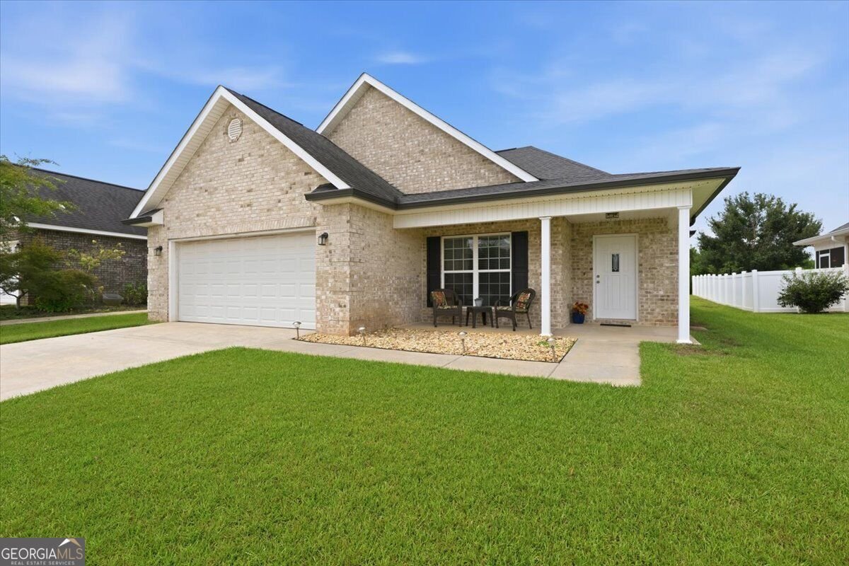 305 Lamplight Drive Byron - main photo