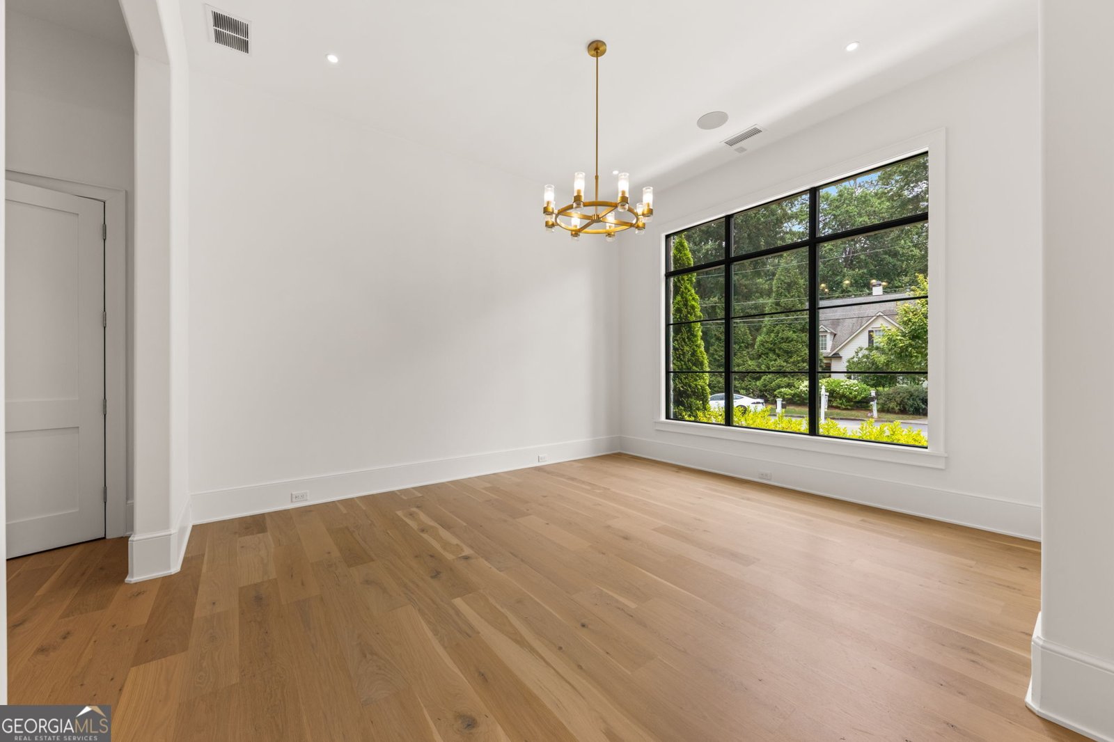 4550 Jolyn Place Sandy Springs - Photo 8