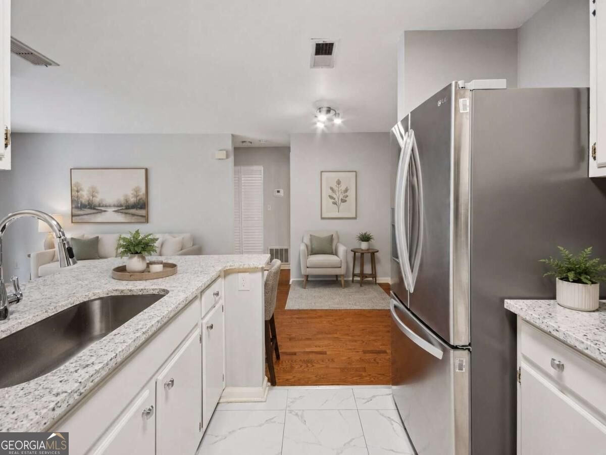 305 Granville Court Atlanta - Photo 8