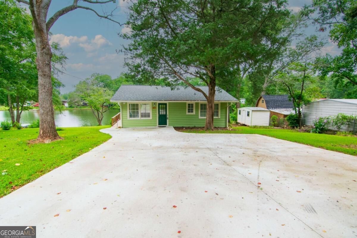 1671 West Pine Lake Drive West Point - main photo