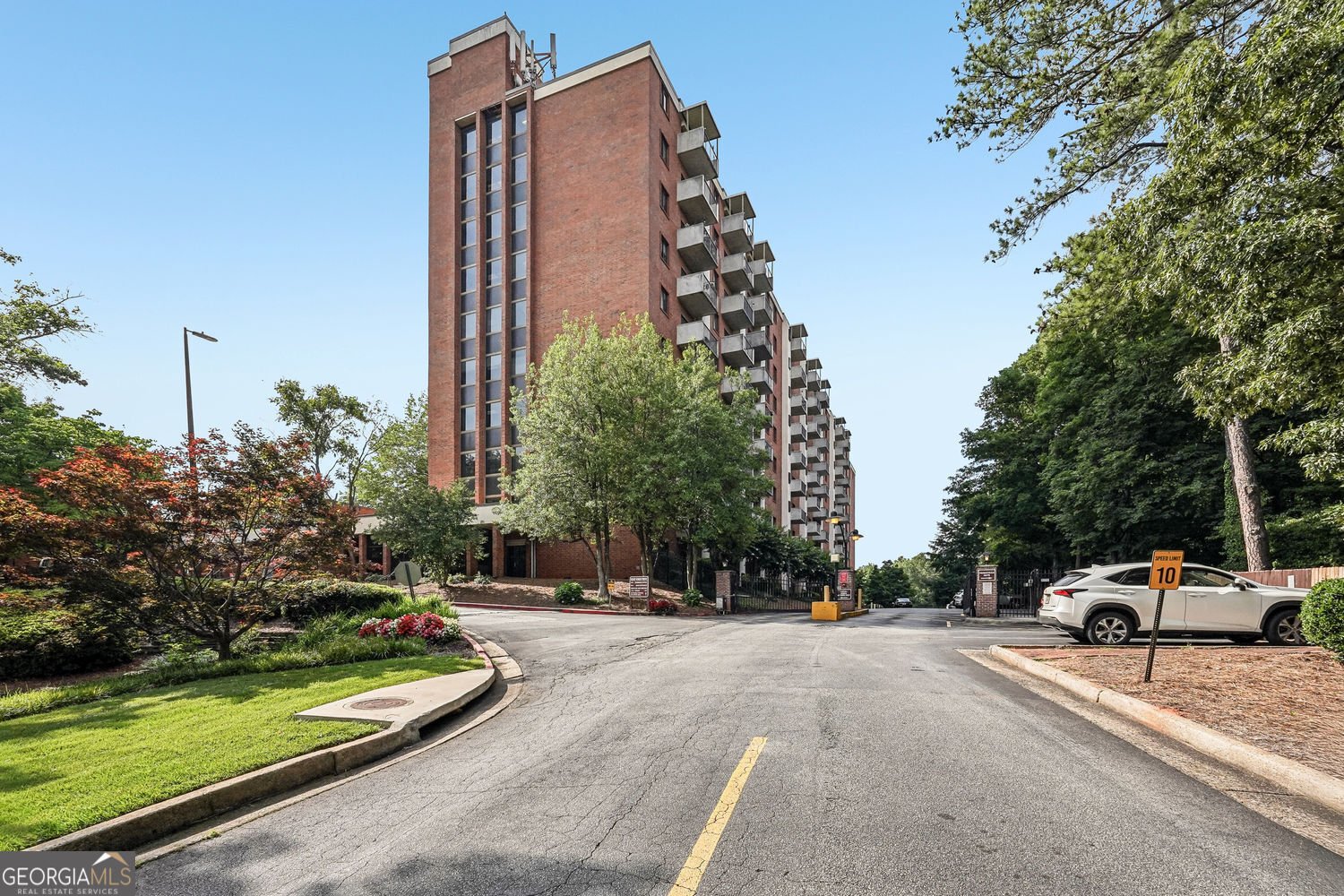 300 Johnson Ferry Rd, Road Sandy Springs - Photo 35