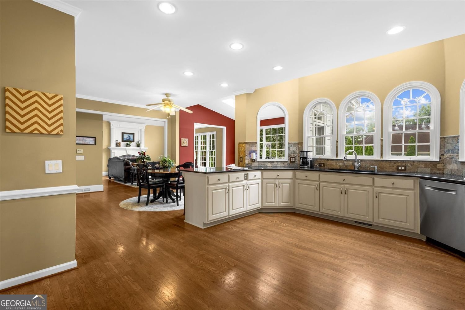 210 York Town Circle Johns Creek - Photo 10