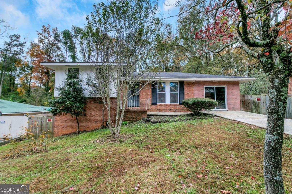 927 Slash Pine Road Forest Park - main photo
