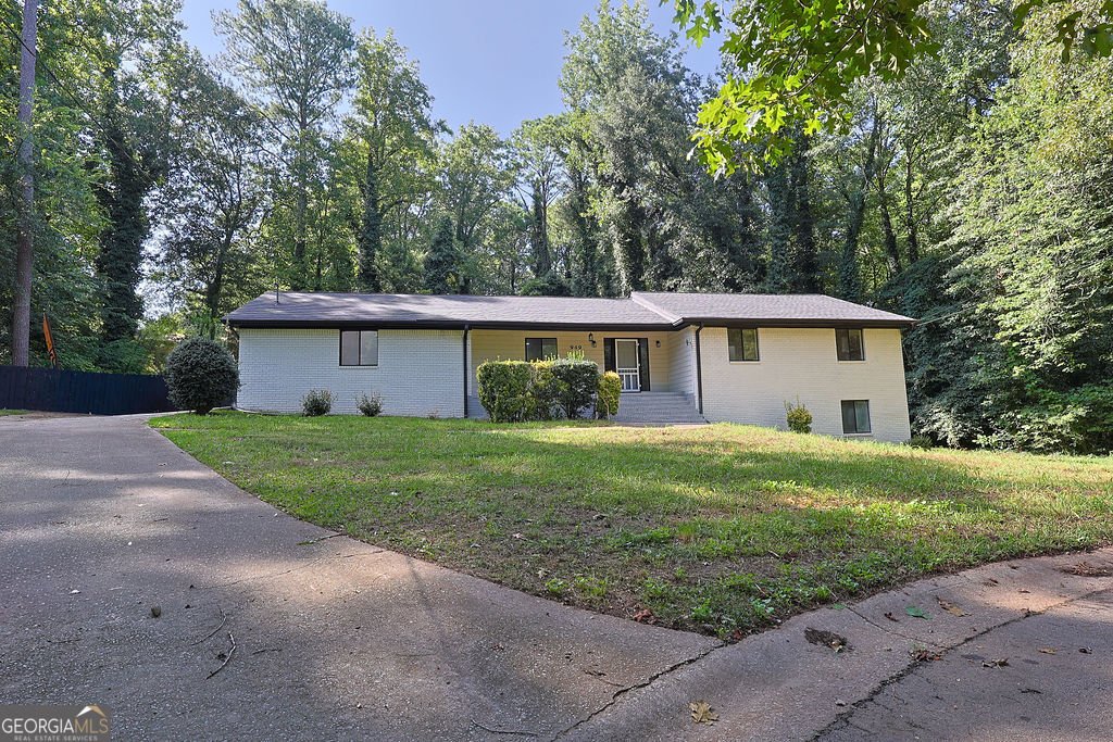949 Marion Court Lithia Springs - main photo