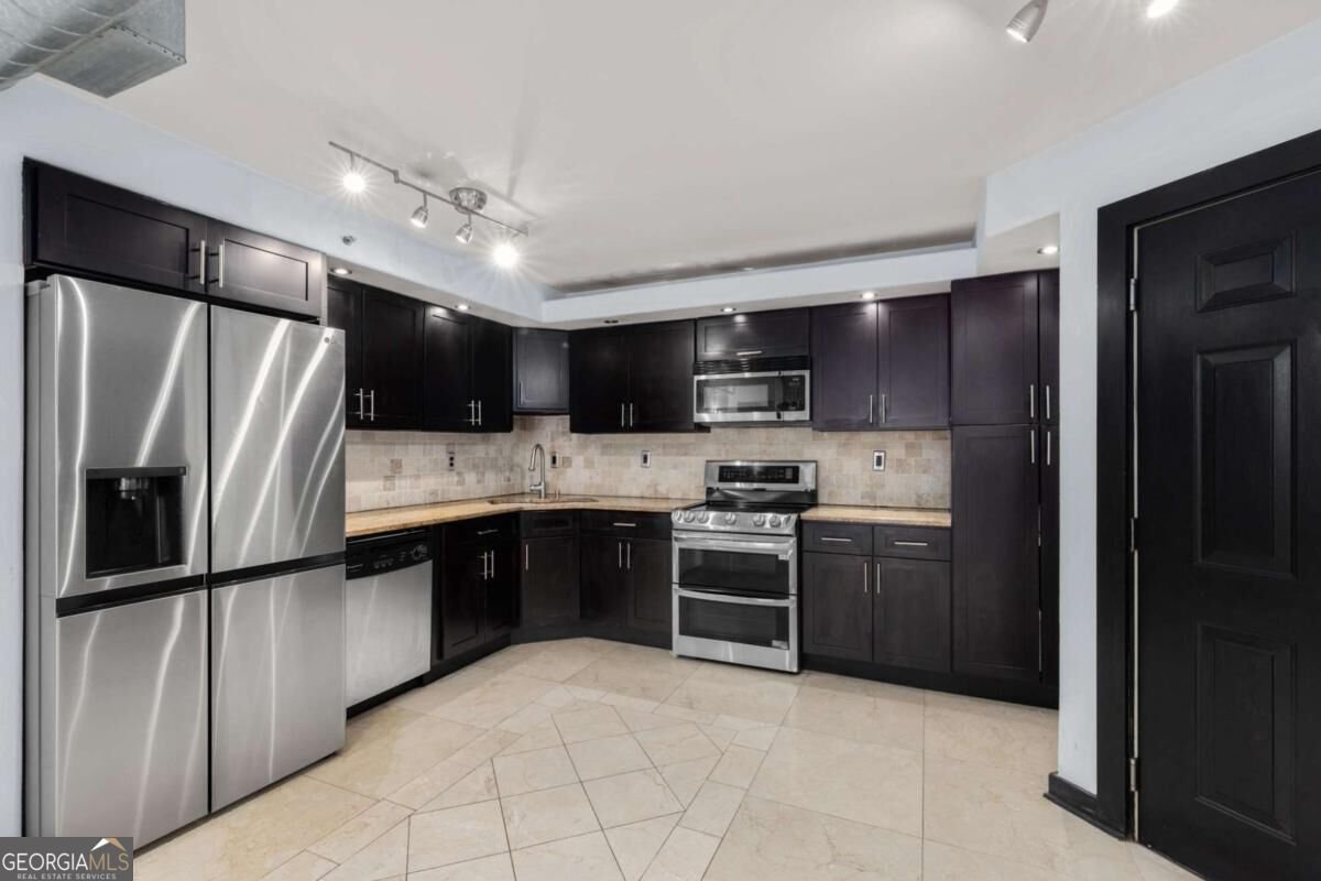 795 Hammond Drive Sandy Springs - main photo