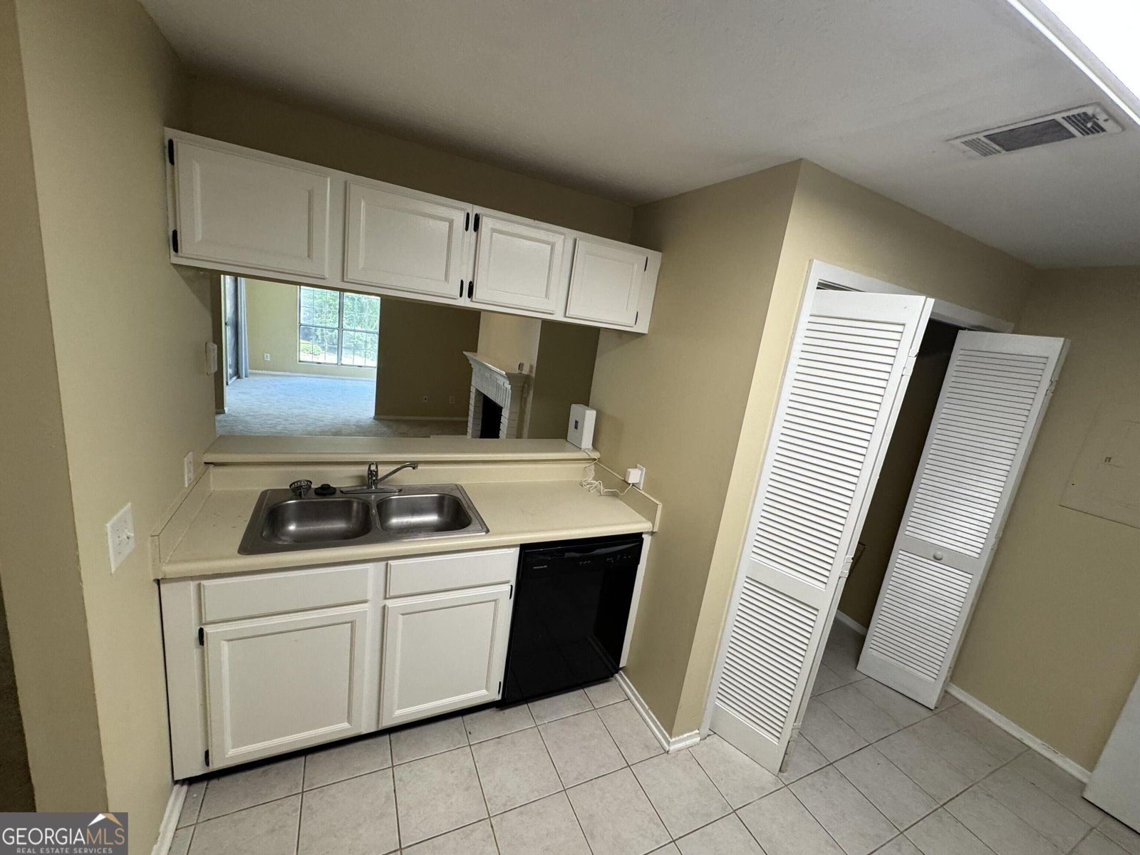 5528 Mountain Springs Circle Stone Mountain - Photo 10