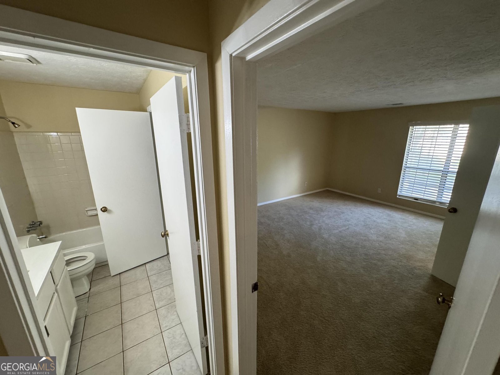 5528 Mountain Springs Circle Stone Mountain - Photo 8