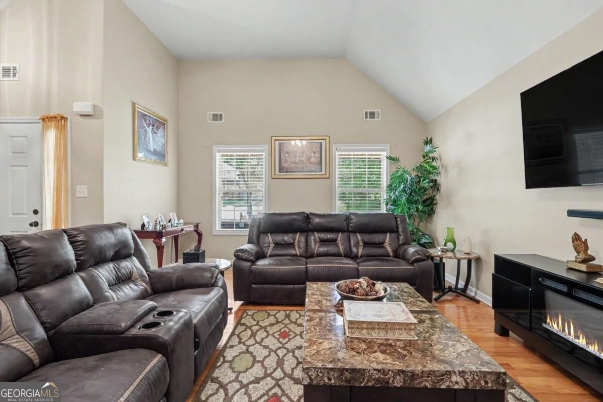 8001 Gossamer Drive Fairburn - Photo 9