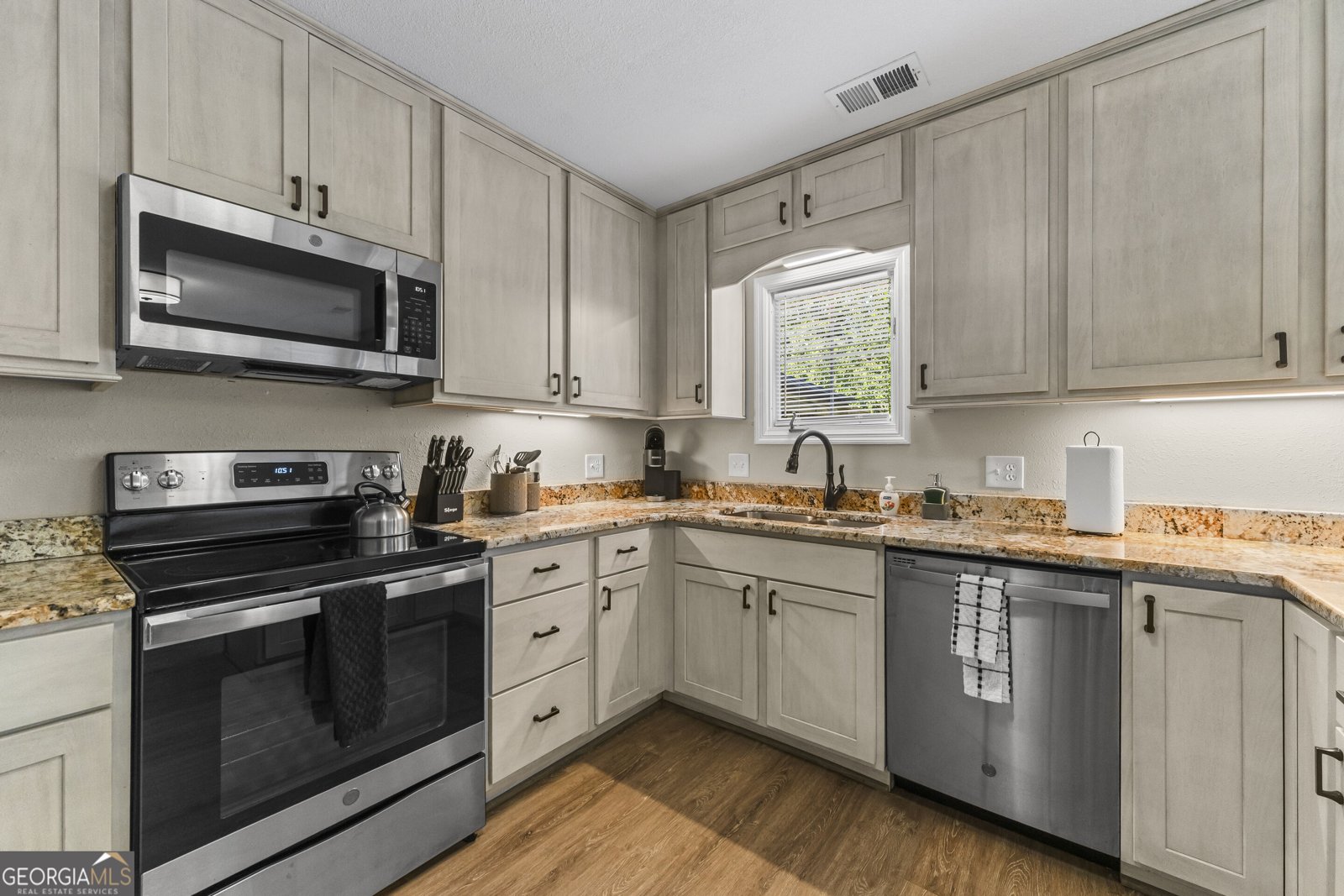 71 White Strasse Helen - Photo 18