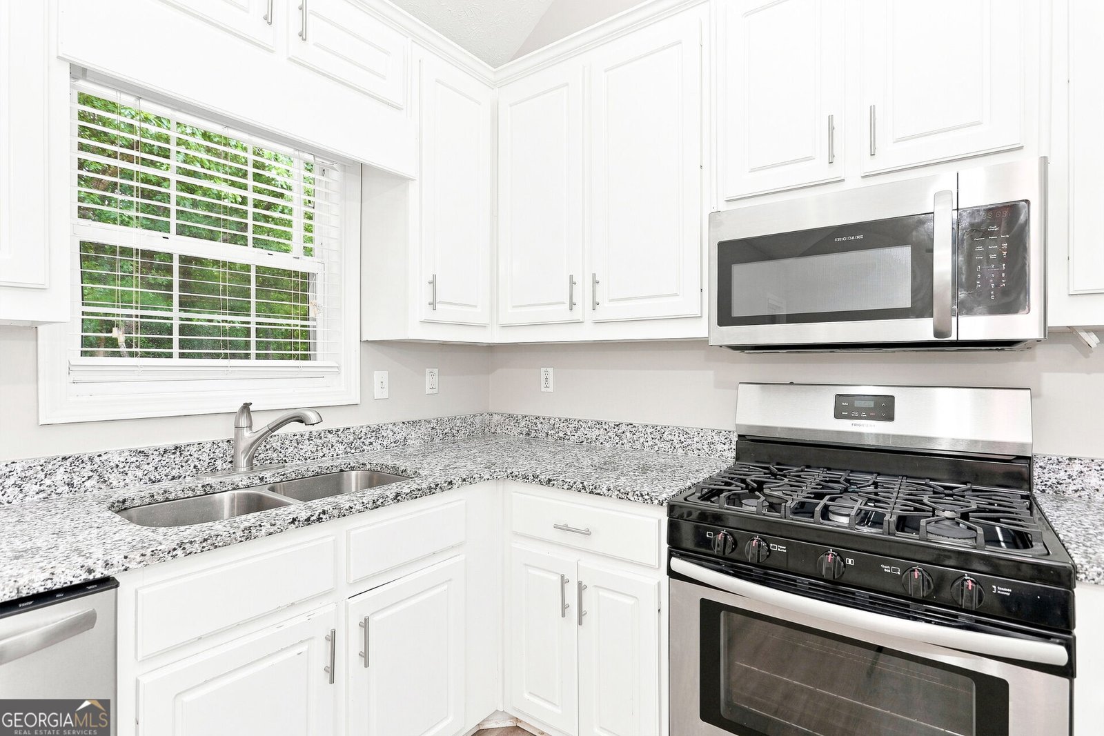 4876 Hunt Club Drive Flowery Branch - Photo 7