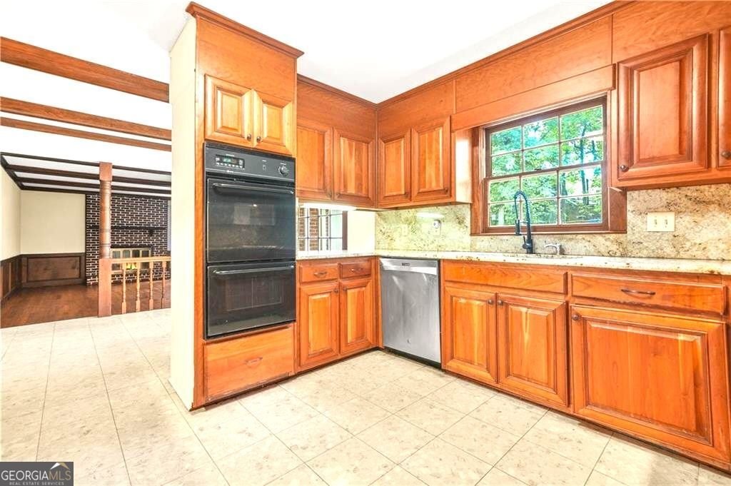 574 Hickory Hills Court Stone Mountain - Photo 8