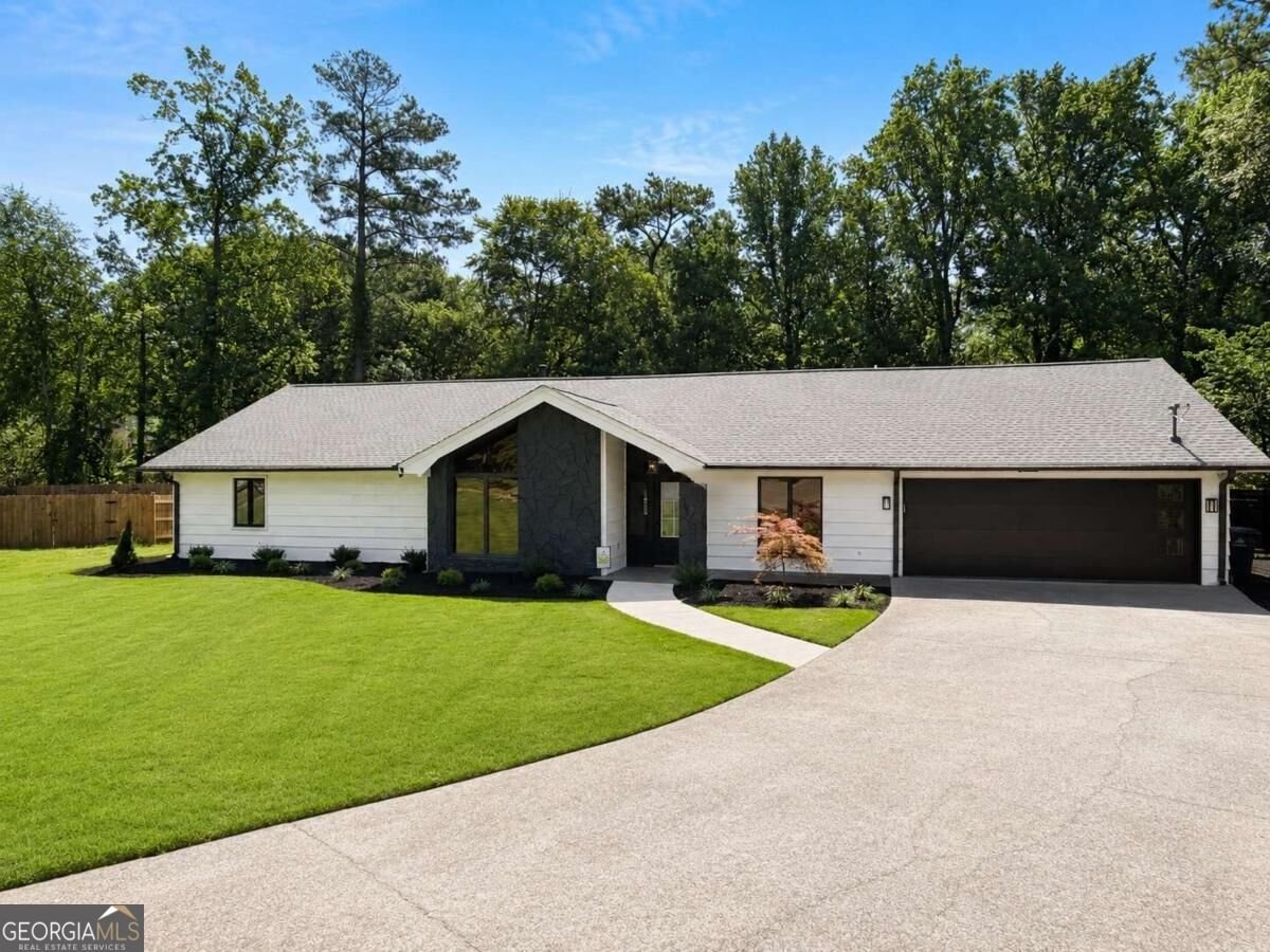 1300 Chipping Court Roswell - main photo