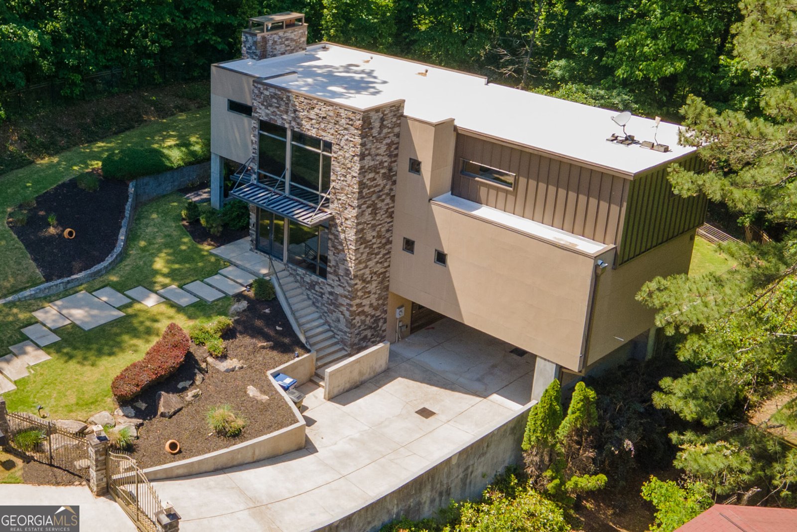 643 Larchmont Circle Atlanta - main photo