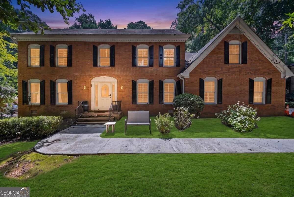 85 Shadow Lake Drive Lilburn - main photo