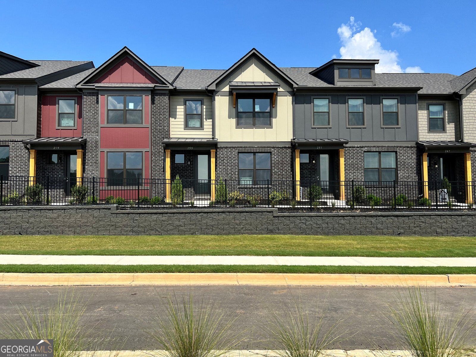 255 Barracks Way Hoschton - main photo