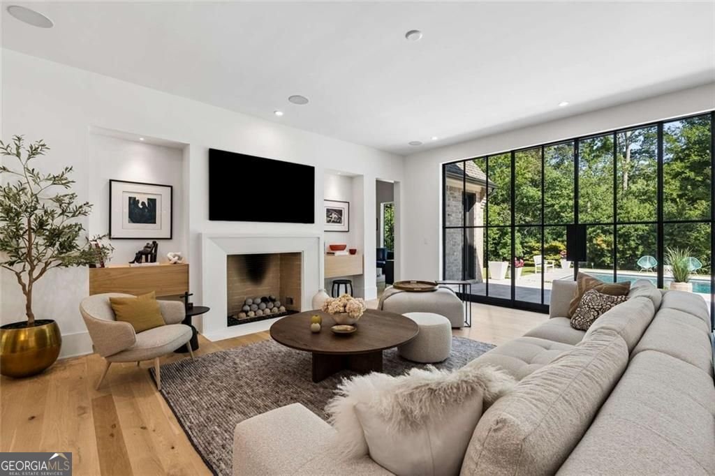 765 Heards Ferry Road Sandy Springs - Photo 9