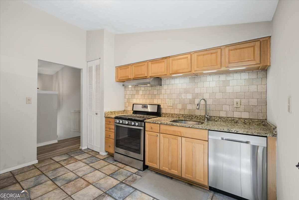9682 Pond Circle Roswell - Photo 11
