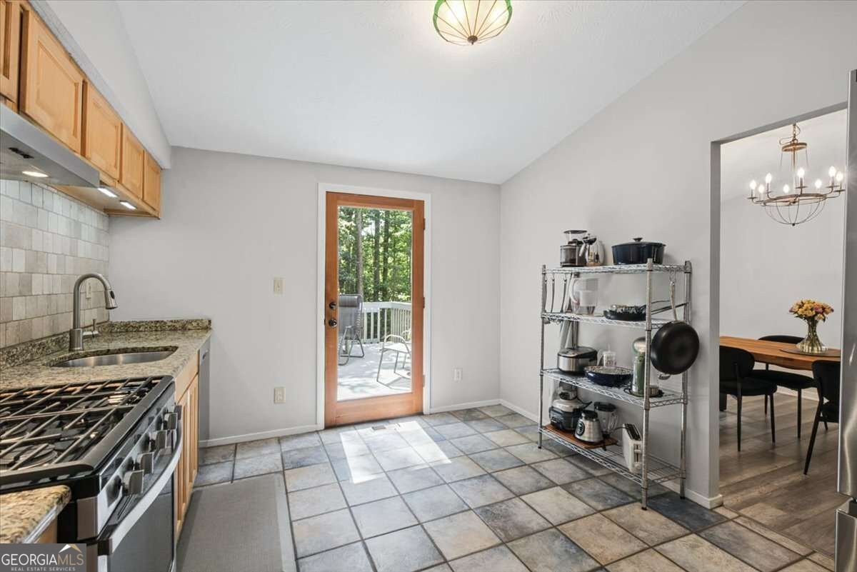 9682 Pond Circle Roswell - Photo 13