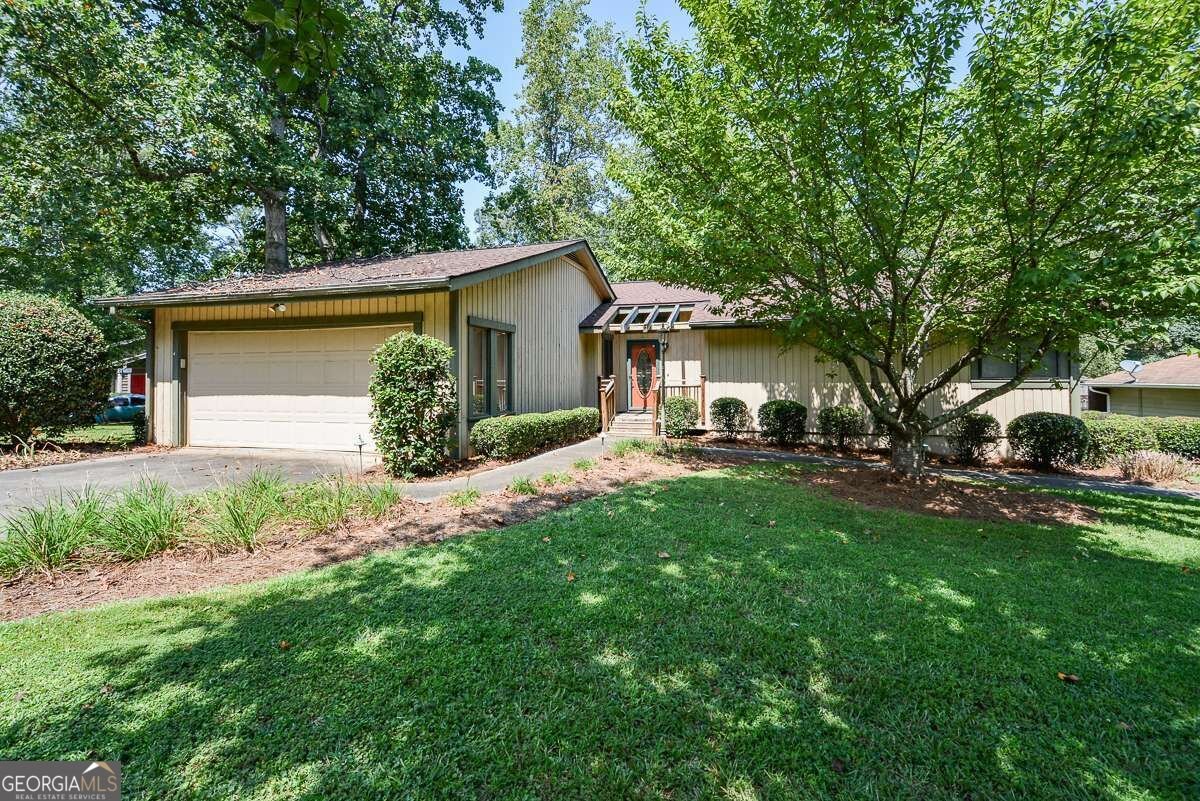 6906 Springwood Drive Douglasville - main photo