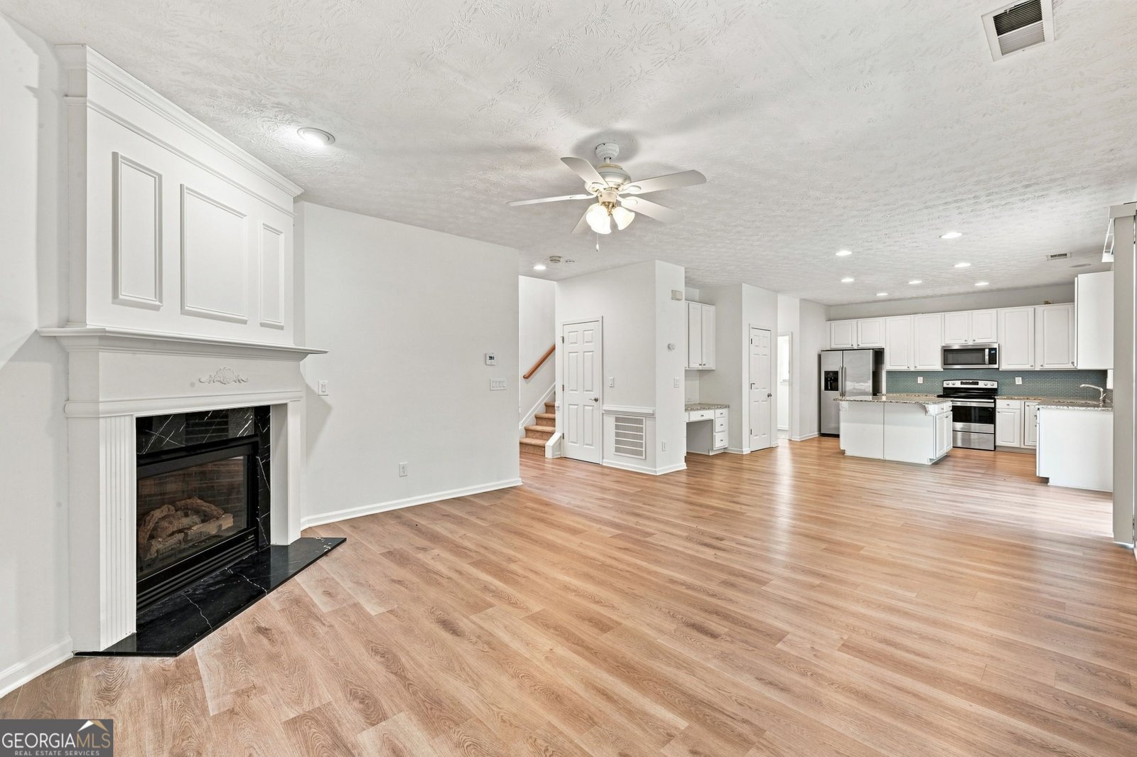 3433 Palm Circle Kennesaw - Photo 7