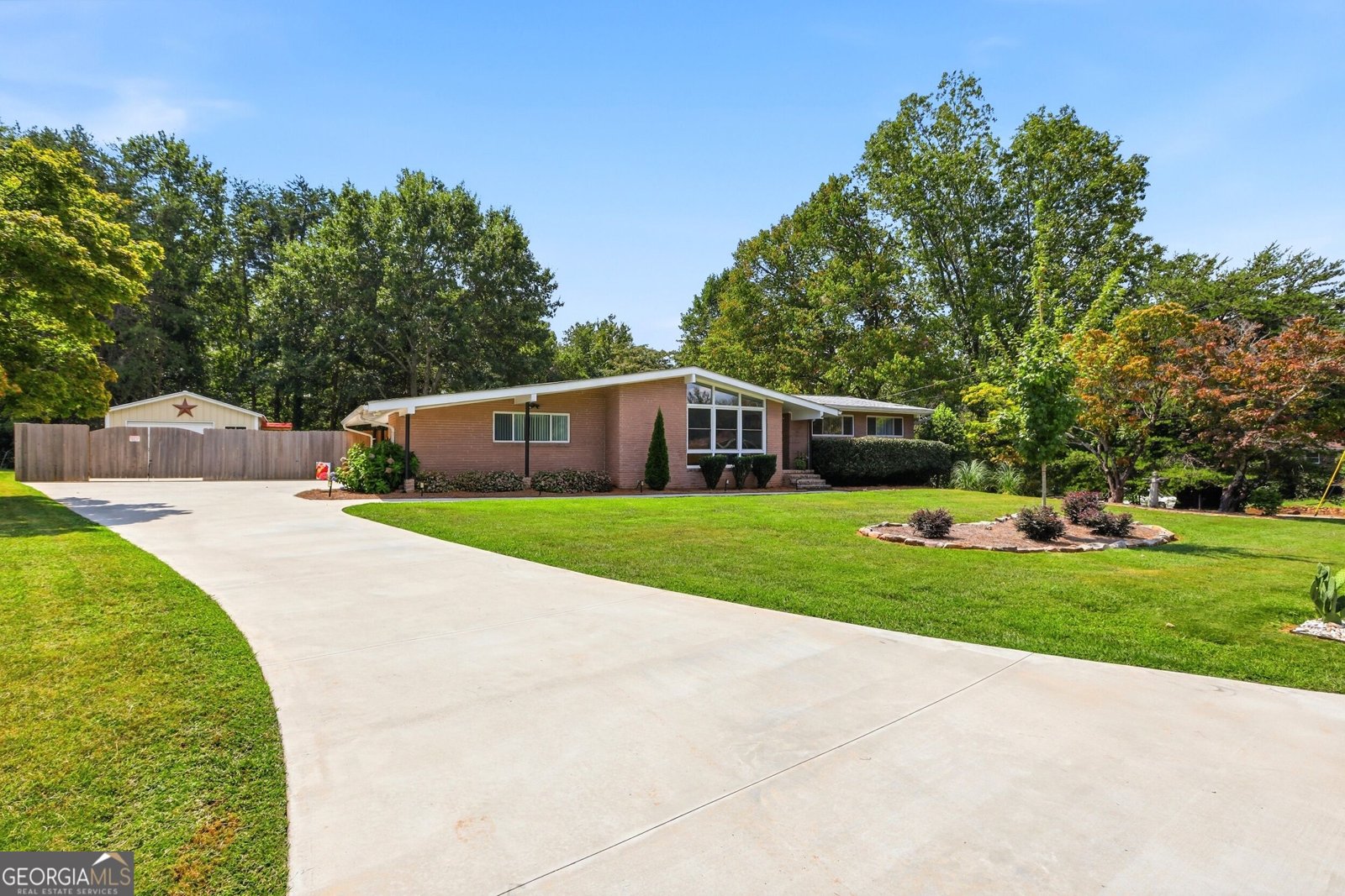 368 Highland Avenue Cornelia - main photo